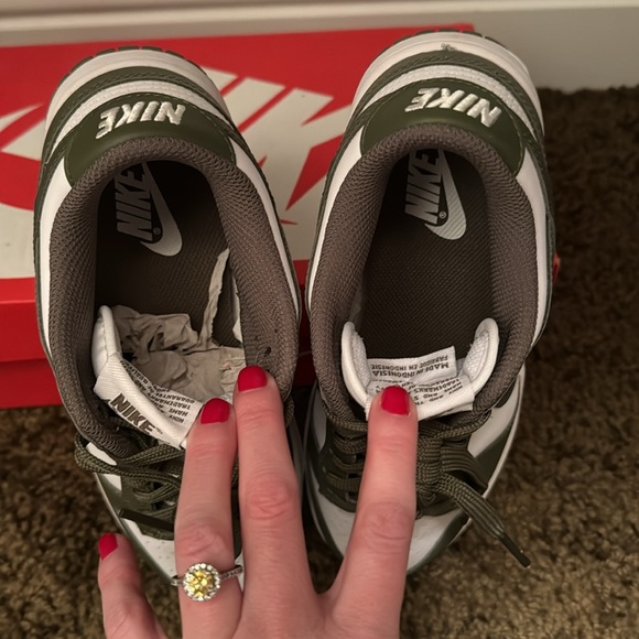 Nike dunk low olive color - Picture 5 of 6